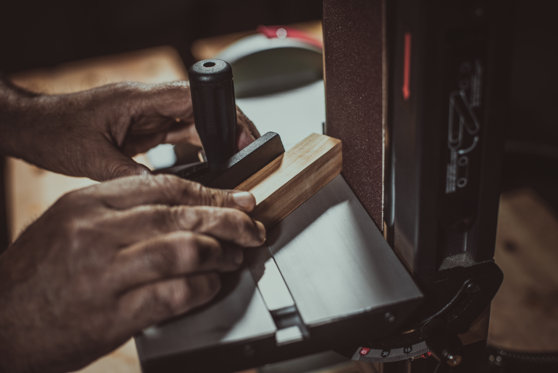 How to use a benchtop sander?